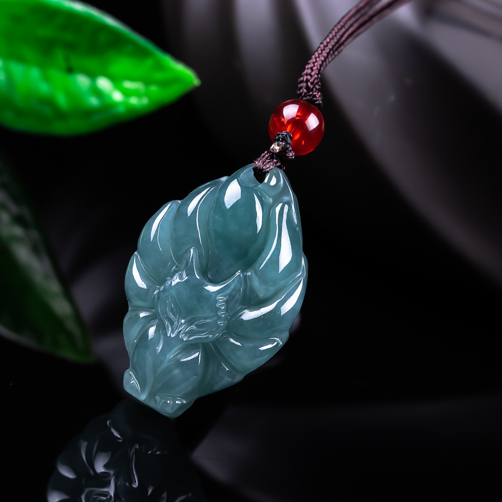 Jewelry & Watches Bench - Natuurlijke Birmese Jadeïet Vos Hanger Ketting