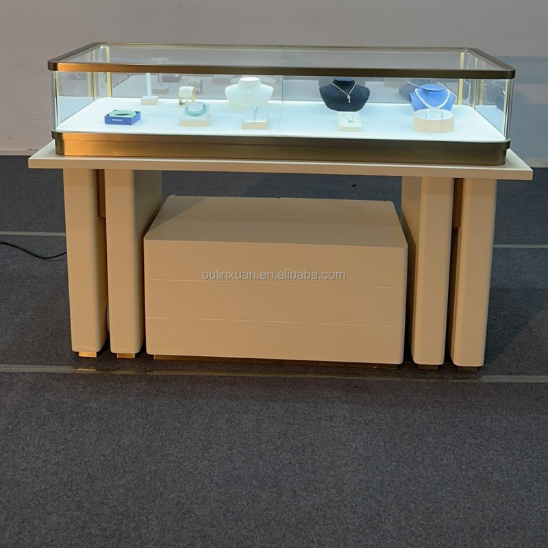 Kasten en displays van roestvr - Jewelry And Watches Stores recensie en prijs